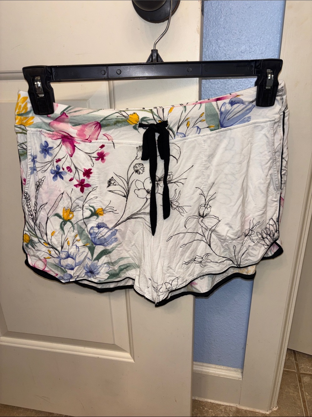 Soma Cool Nights White Floral Drawstring Lounge Shorts with Black Trim XS S